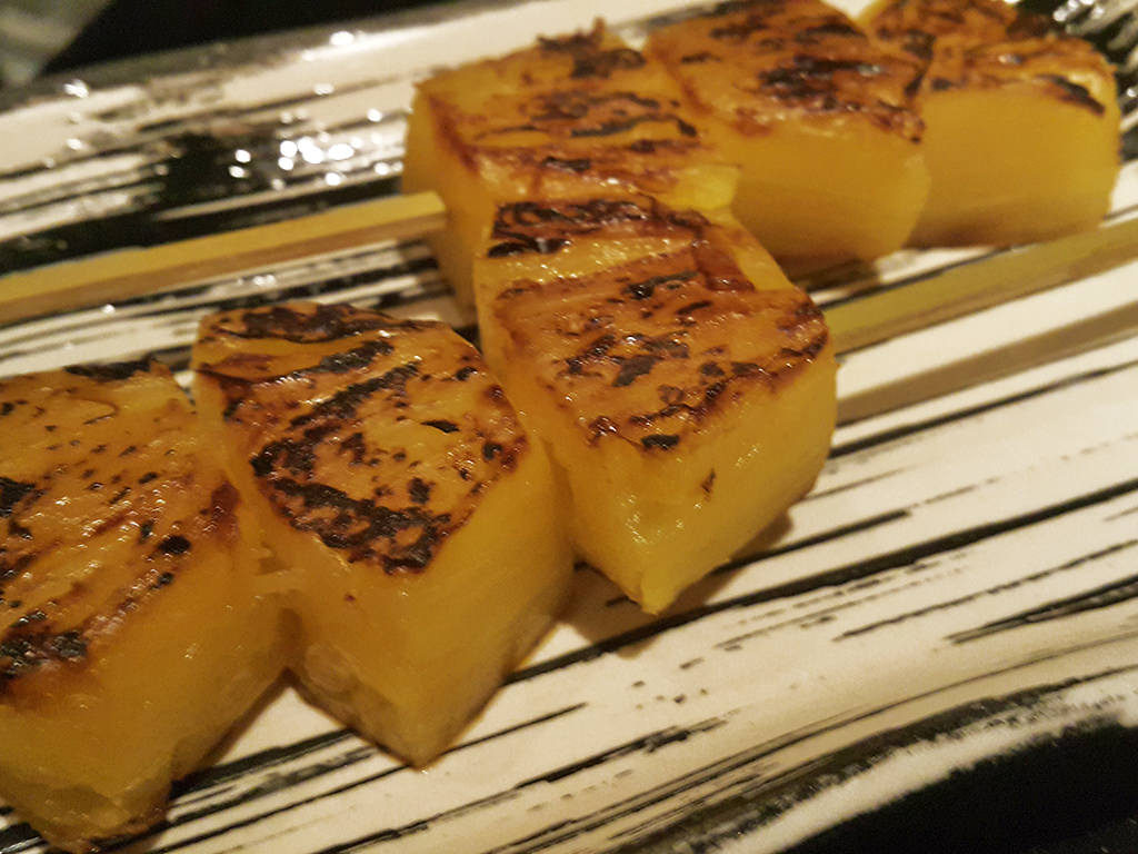 vakitori-pineapple-with-tom-yum-flavour