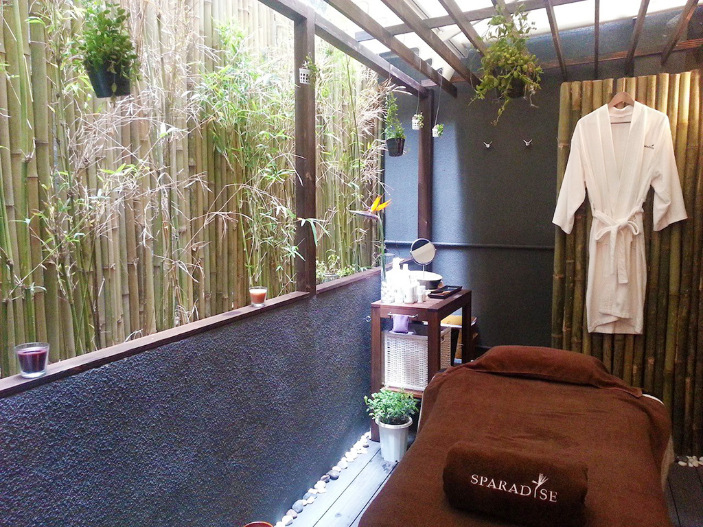 Sparadise outdoor treatment room