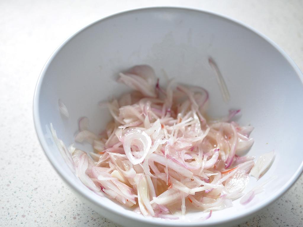 chopping onions Green Queen