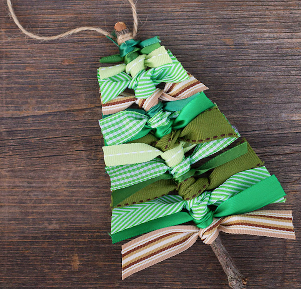 15 Genius Eco & Upcycled Christmas Decoration Ideas To Put Up This Year