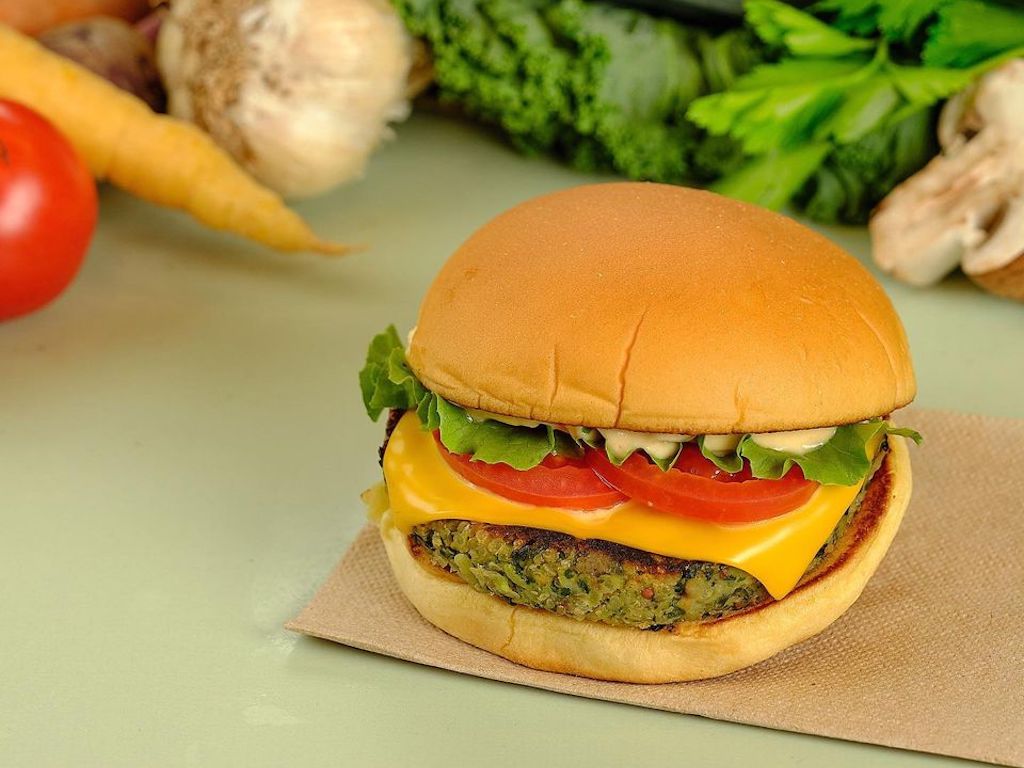 https://www.greenqueen.com.hk/wp-content/uploads/2020/09/shake-shack-vegan-burger-uk.jpg