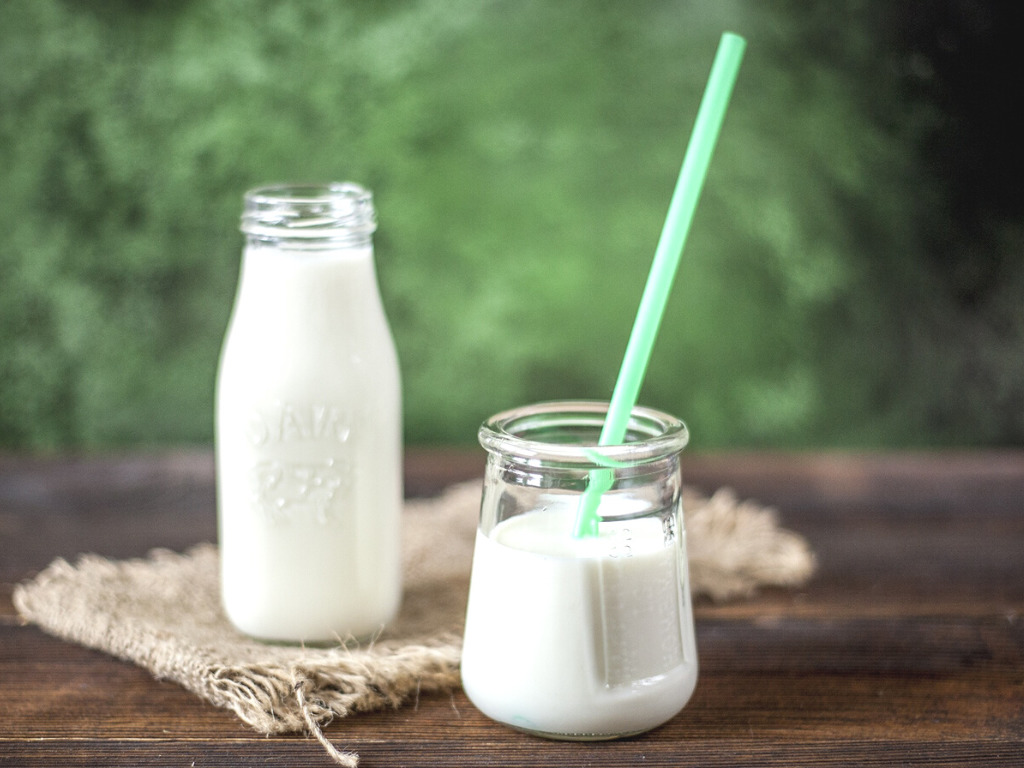 Dairy producers' last-ditch push against 'almond milk,' 'oat milk