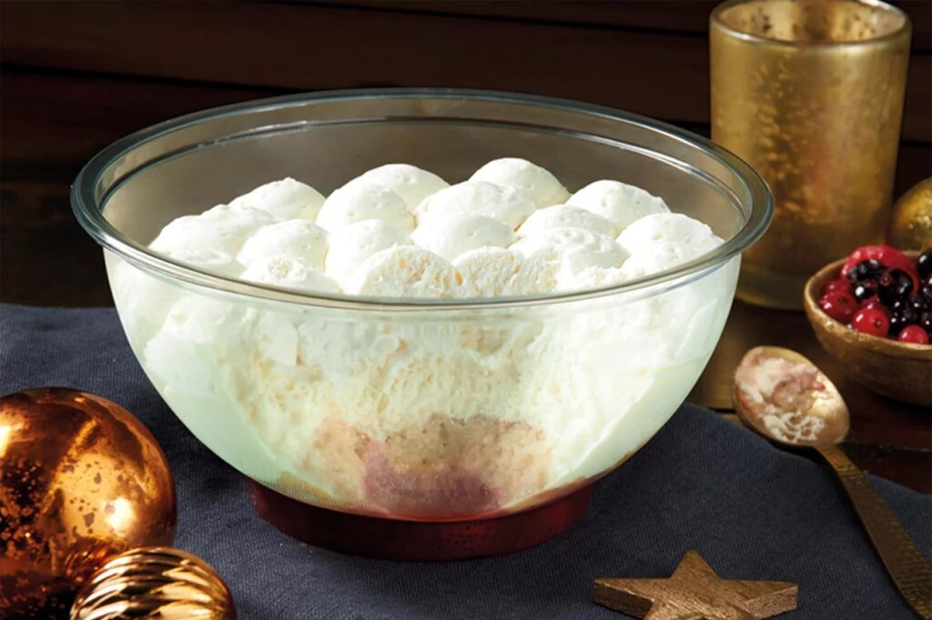 món ăn vặt dâu tây Morrisons